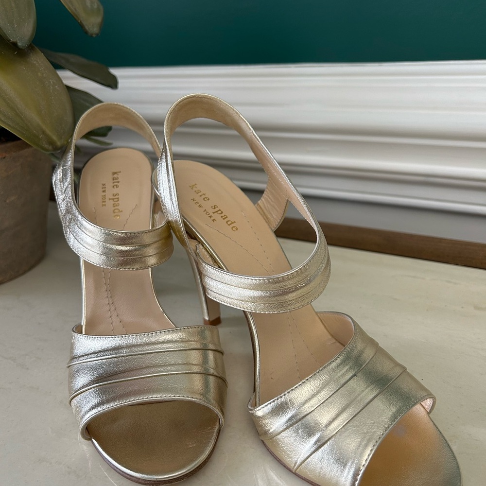 Kate Spade Gold Heeled Sandals for Special Occasions. Size 8